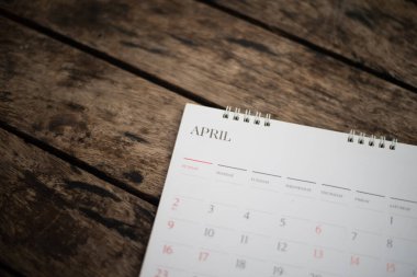 Ahşap doku planlama kavramında bulanık beyaz takvim.