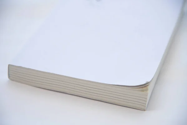 Λευκό Βιβλίο Στο Λευκό Πίνακα Αγάπη Ανάγνωση Έννοια — Φωτογραφία Αρχείου