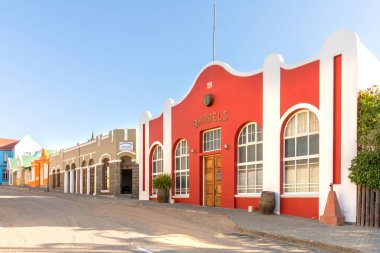 Luderitz, Namibya - 07 12 2018: Renkli Alman kolonyal evleri.