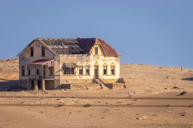 Kolmanskop, Güney Namibya 'daki terk edilmiş elmas madeni köyü..