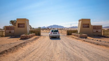 Sossusvlei, Namibya - 07 13 2018: Sossusvlei Konağının Kapısı.