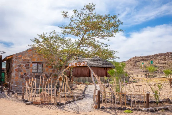 Xaragu营 你可以呆在那里参观纳米比亚Damaraland的Twijfelfontijn — 图库照片