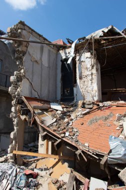 Ekim 2020 'deki Ermeni balistik füze saldırısı sonrasında Ganja' nın Azerbaycan kentinde yıkılmış evler. Savaş sonuçları