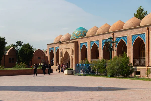 Imamzadeh Mausoleum or Goy Imam Mosque in Ganja city of Azerbaijan: 10 September 2021 — Stock Photo, Image