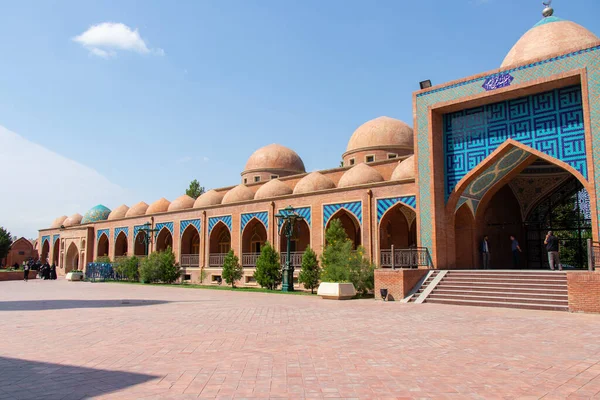 Mausoleo Imamzadeh o Mezquita Goy Imam en la ciudad de Ganja de Azerbaiyán: 10 de septiembre de 2021 Imagen de stock