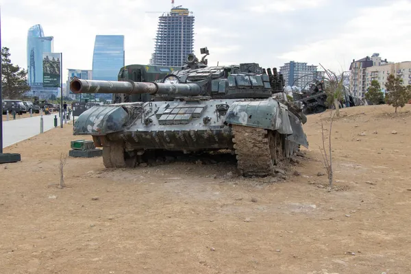卡拉巴赫战争期间摧毁了亚美尼亚坦克。俄罗斯T-72坦克在军事奖杯公园 — 图库照片