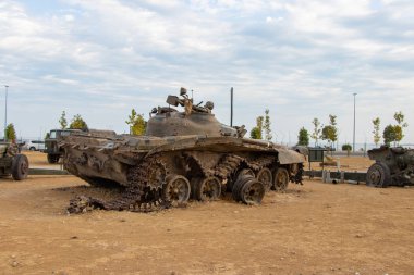 Tank T-72 Bakü 'deki Askeri Ödül Parkı' nda. Yok edilen Ermeni askeri araçları.