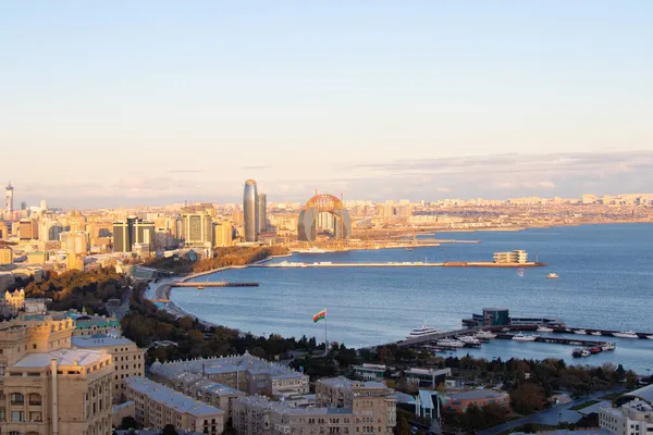 Vista panoramica sulla città di Baku. Capitale dell'Azerbaigian sulla costa del Mar Caspio — Foto Stock