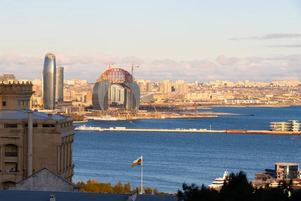 Bakú - Azerbaiyán. La capital en la costa del mar Caspio —  Fotos de Stock