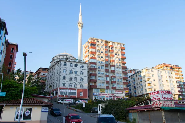 РИЗ, ТУРКЕЙ - 9 ноября 2021 года: Вид из центра города Ризе, важного турецкого города в - Черноморском регионе. — стоковое фото