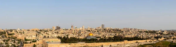 Panoramic view of Jerusalem old city from the Mount of Olives. Al-Aqsa Mosque — Stock Photo, Image