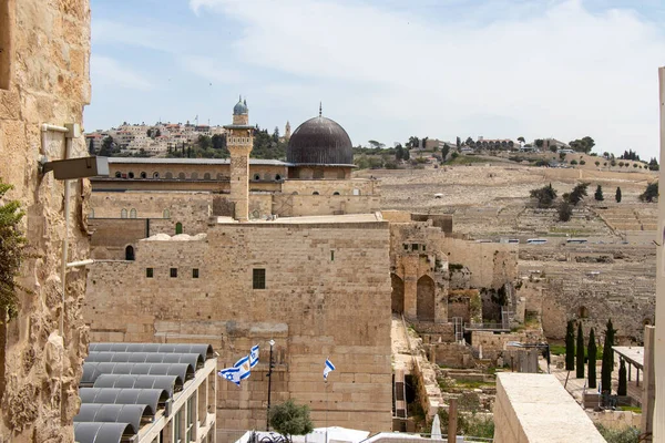 エルサレム旧市街にあるアル・アクサ・モスクと考古学発掘現場のある寺院. — ストック写真