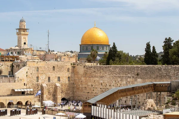 イスラエルのエルサレムの旧市街にある西壁と岩のドーム。嘆きの壁 — ストック写真