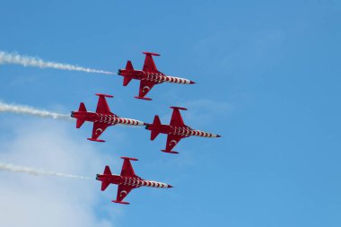 Türk Hava Kuvvetleri Bakü-Azerbaycan semalarında akrobatik gösteri ekibi. Bakü 'de Teknofestival günleri. 26 Mayıs 2022