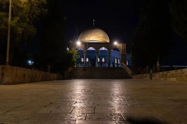 岩の黄金のドームの夜景 アクサ モスク イスラム建築 エルサレム イスラエル — ストック写真