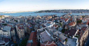 İstanbul 'un Altın Boynuz ve Karaköy ilçesinin panoramik manzarası.
