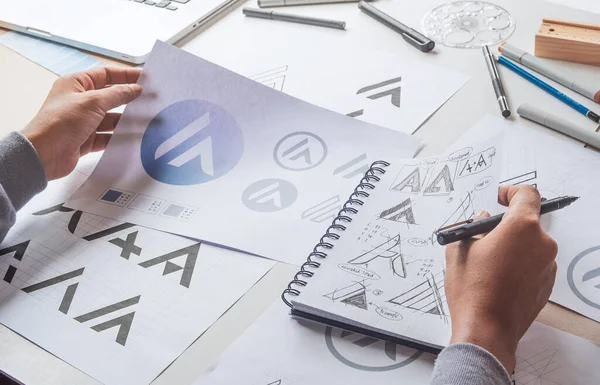 Diseñador Gráfico Dibujo Boceto Diseño Creativo Ideas Proyecto Logotipo Producto — Foto de Stock