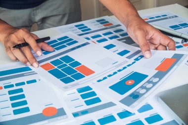 Web sitesi tasarımcısı Yaratıcı Planlama Uygulaması Geliştirme taslağı taslak çizim şablonu prototip çerçeve tasarım stüdyosu. Kullanıcı deneyimi kavramı .