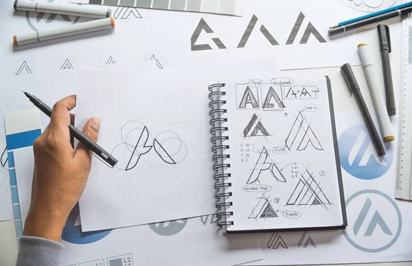 Processo Desenvolvimento Designer Gráfico Desenho Esboço Design Ideias Criativas Rascunho — Fotografia de Stock
