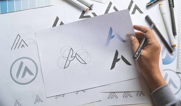 Graphiste Processus Développement Dessin Croquis Design Créatif Idées Ébauche Logo — Photo