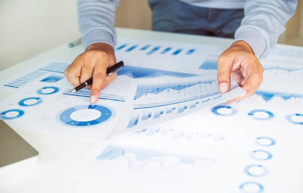 Podnikatel Pracovní Data Graf Graf Zpráva Marketing Výzkum Vývoj Plánování — Stock fotografie