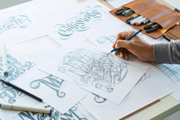 Типографія Каліграфія Художник Дизайнер Малюнок Ескіз Пише Дозволяє Писати Ручки Стокове Зображення