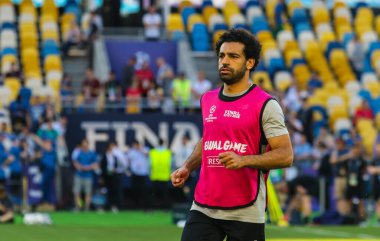 KYIV, UKRAINE 26 Mayıs 2018: Mısırlı profesyonel futbolcu Muhammed Salah 2018 UEFA Şampiyonlar Ligi final maçı sırasında Olimpiyat Stadyumu 'nda Real (Madrid) Liverpool 