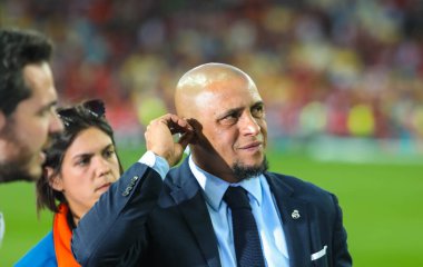 KYIV, UKRAINE 26 Mayıs 2018: Olimpiyat Stadyumu 'nda oynanan 2018 UEFA Şampiyonlar Ligi final maçı sırasında eski futbolcu Roberto Carlos 
