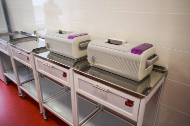 POLTAVA, UKRAINE 18 HAZİRAN, 2022: Doğum hastanesinde tıbbi cihazlar