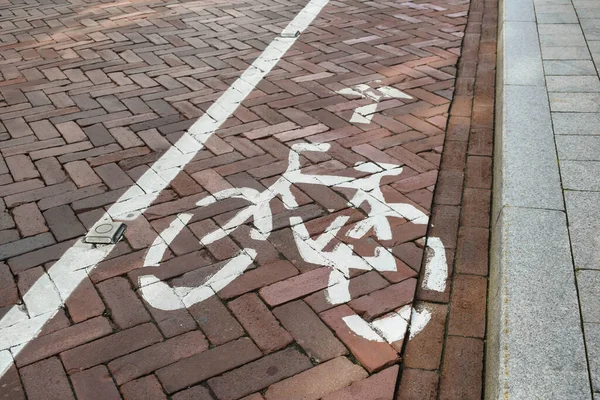 Fahrradschild Auf Einem Ziegelweg Einer Stadtstraße Einem Sommertag — Stockfoto