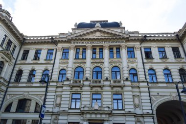 VILNIUS, LITHUANIA - 20 AĞUSTOS 2019: Litvanya Ulusal Filarmoni Derneği 'nin yazın öğleden sonra binası