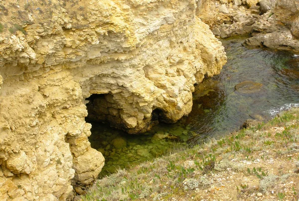 Ασβεστόλιθοι Βράχοι Στη Μαύρη Θάλασσα Απόγευμα Του Καλοκαιριού — Φωτογραφία Αρχείου