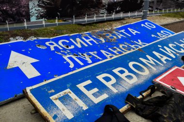 Poltava, Ukrayna - 14 Ekim 2021: Yerleşim yerleri bombardıman sonucu hasar gördü