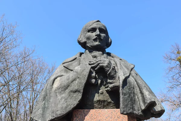 Poltava Ucrânia Abril 2019 Monumento Busto Escritor Russo Origem Ucraniana — Fotografia de Stock
