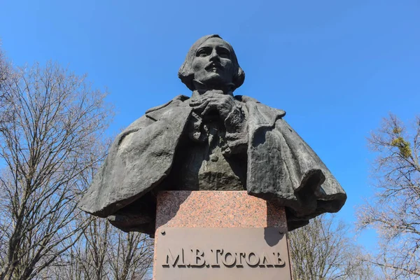 Poltava Ucrânia Abril 2019 Monumento Busto Escritor Russo Origem Ucraniana — Fotografia de Stock