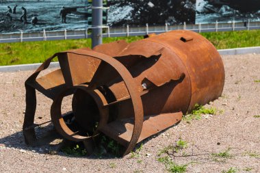 POLTAVA, UKRAINE 28 HAZİRAN 2022: Rus-Ukrayna savaşı sırasında Rus ordusuna ait bir hava bombası bulundu