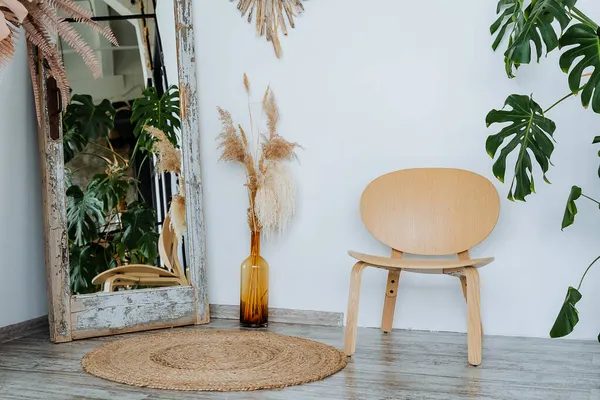 Interior Shot Bright Room Studio Vase Piles Wheat Interesting Wooden — Stock Photo, Image