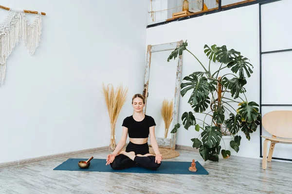 Graceful Girl Immersed Meditation Sitting Yoga Mat Nearby Lies Tibetan — Stock Photo, Image