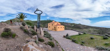La Gomera - anıt Silbo Gomera ve şapel Ermita de San Francisco de Asis Mirador de Igualero 'da