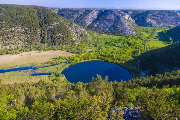 Πηγή Της Λίμνης Τοράκ Στο Φαράγγι Του Ποταμού Τσικόλα Κροατία — Φωτογραφία Αρχείου