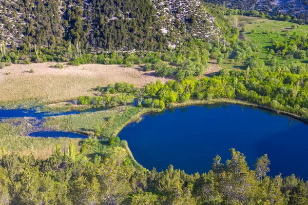 Πηγή Της Λίμνης Τοράκ Στο Φαράγγι Του Ποταμού Τσικόλα Κροατία — Φωτογραφία Αρχείου