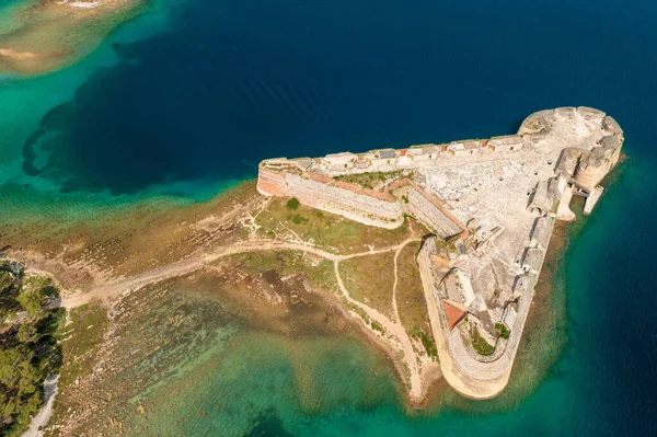 Hırvatistan 'ın Sibenik kenti yakınlarındaki Aziz Niklas Kalesi' nin hava manzarası