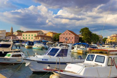 Yaz boyunca Hırvatistan 'ın Biyograd kenti