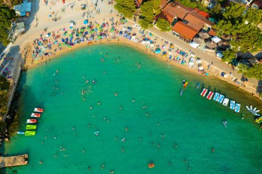 Hırvatistan 'ın Adriyatik Denizi' ndeki Biograd kasabasındaki sahil manzarası