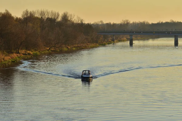 Швидкісний Човен Річці Сонячний Осінній День — стокове фото