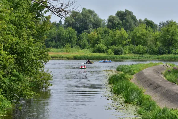 Canoas Barcos Que Fluyen Río Día Soleado Verano Durante Las — Foto de Stock