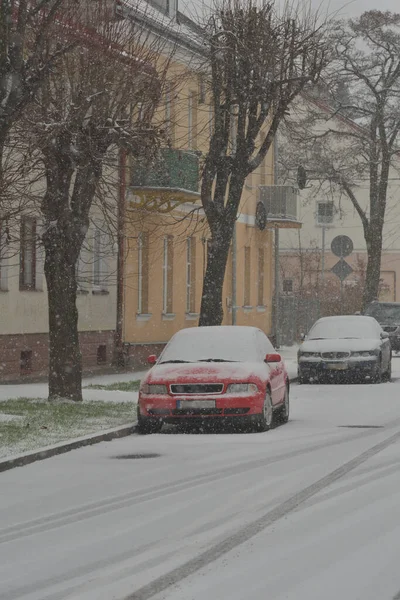 Заснеженная Дорога Следы Колес Снегу Покрытые Снегом Автомобили Время Сильного — стоковое фото