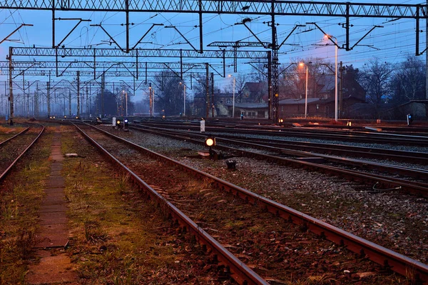 Železniční Infrastruktura Koleje Kolejnice Napájecí Kabely Nad Kolejemi Drát — Stock fotografie