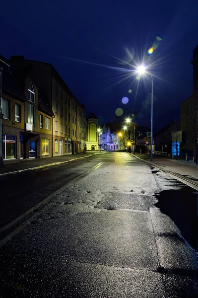 Calles Después Lluvia Una Ciudad Nocturna Iluminada Por Farolas Lluvia — Foto de Stock