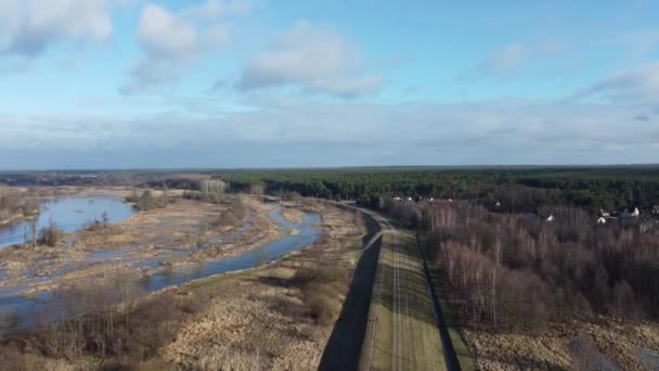 オックスボー湖晴れた秋の日の無人機の飛行からの近くと洪水堤防 — ストック動画